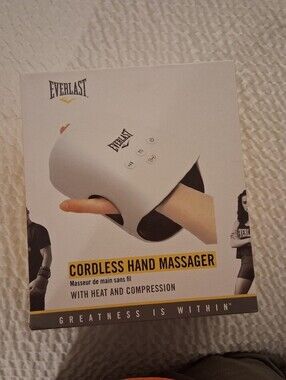Everlast White Cordless Hand Massager with Black Interior